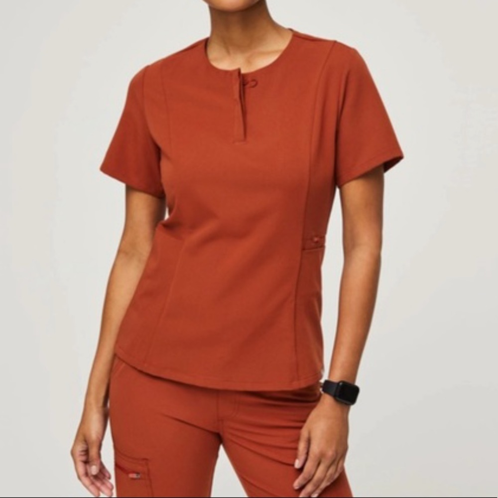 figs auburn scrub top